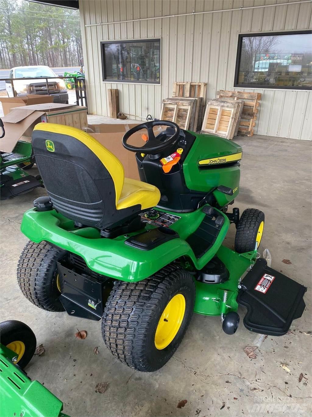 John Deere X380 Kompakt traktorok