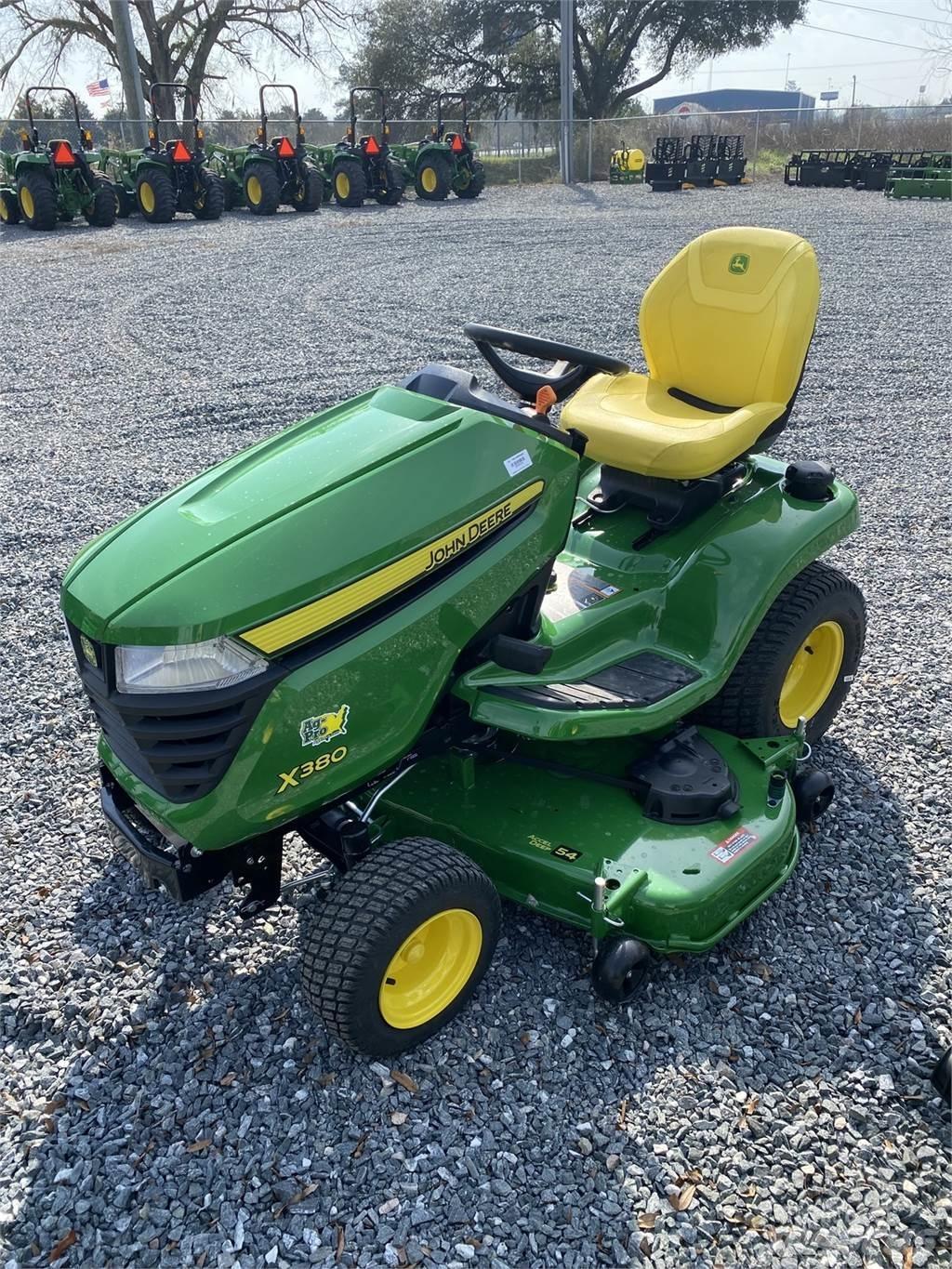 John Deere X380 Kompakt traktorok