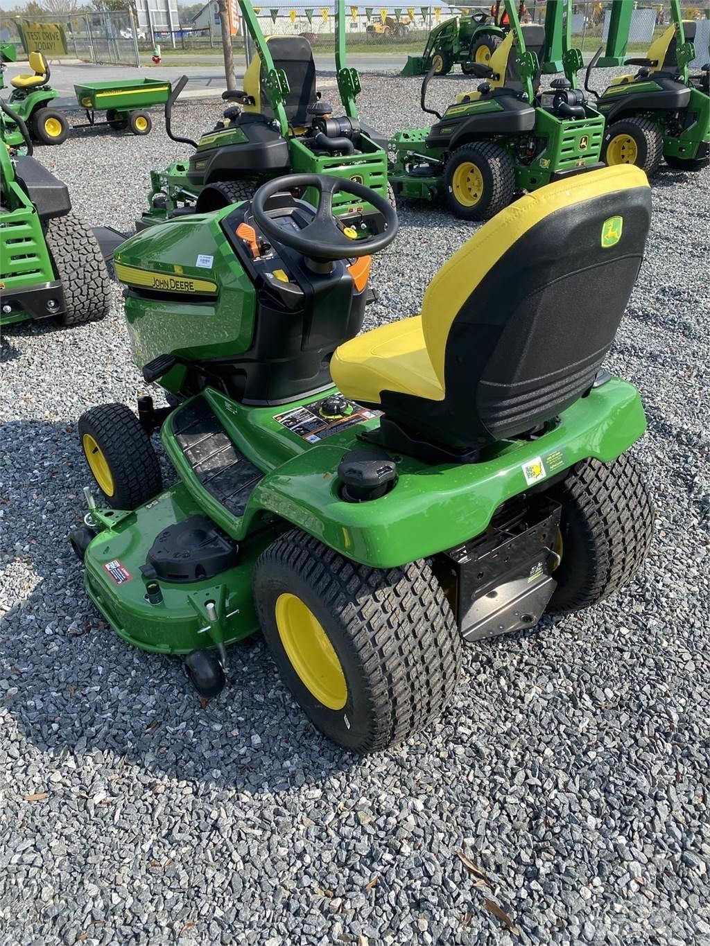 John Deere X380 Kompakt traktorok