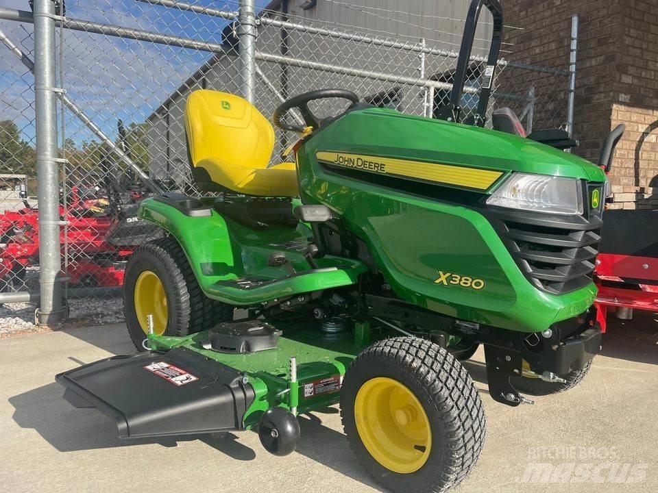John Deere X380 Kompakt traktorok
