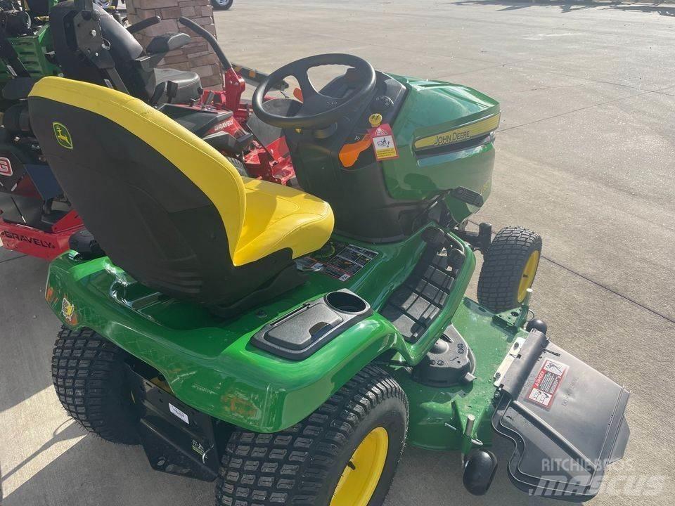 John Deere X380 Kompakt traktorok