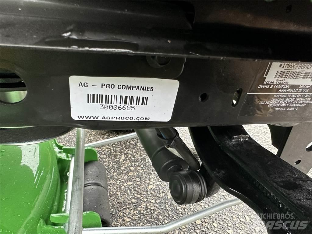 John Deere X390 Kompakt traktorok