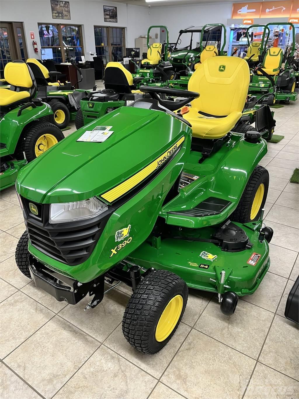 John Deere X390 Kompakt traktorok