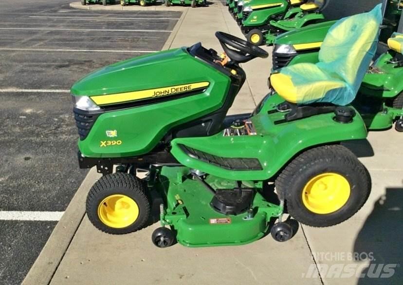 John Deere X390 Kompakt traktorok