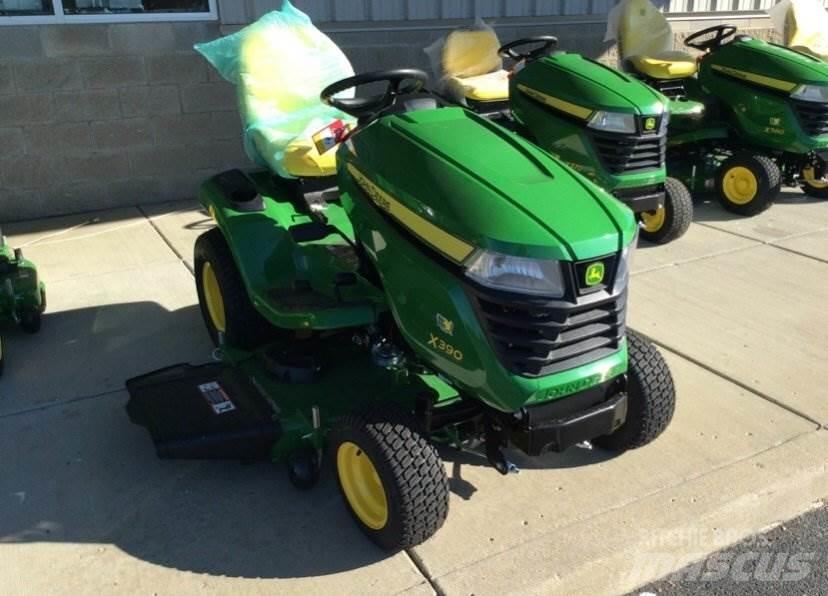 John Deere X390 Kompakt traktorok