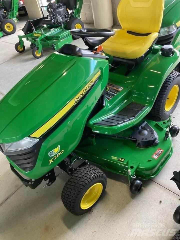 John Deere X390 Kompakt traktorok