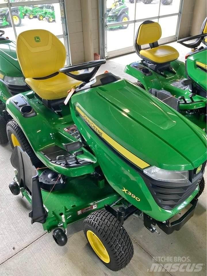 John Deere X390 Kompakt traktorok