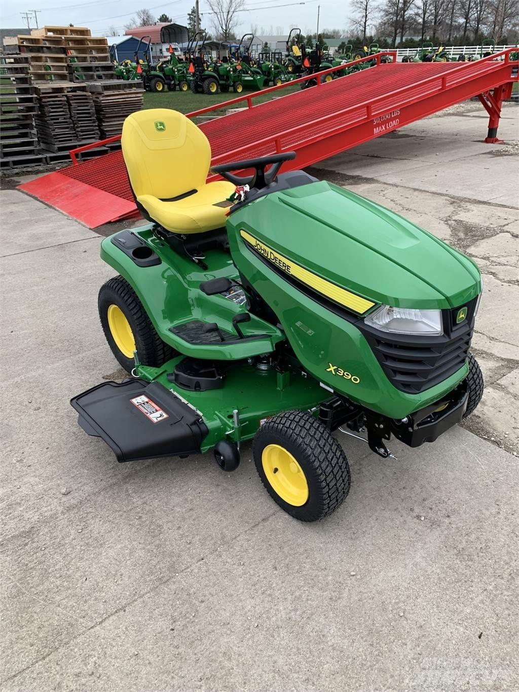 John Deere X390 Kompakt traktorok