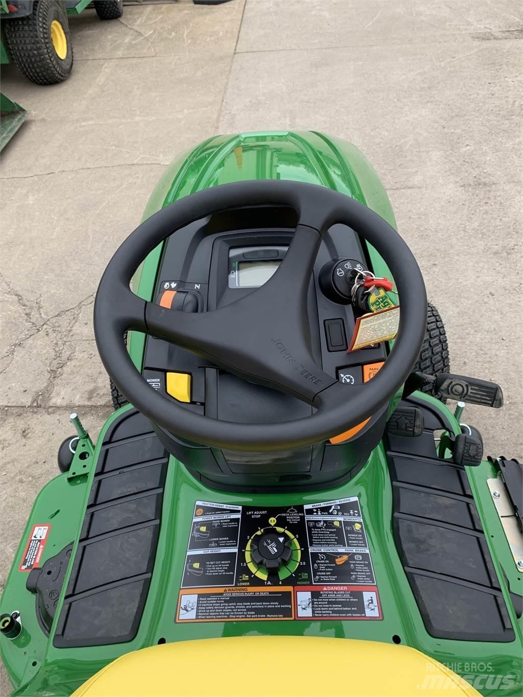 John Deere X390 Kompakt traktorok