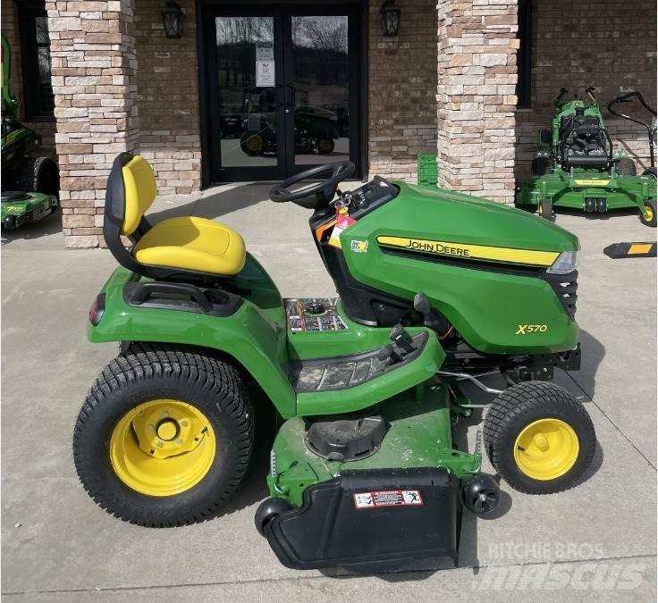 John Deere X570 Kompakt traktorok