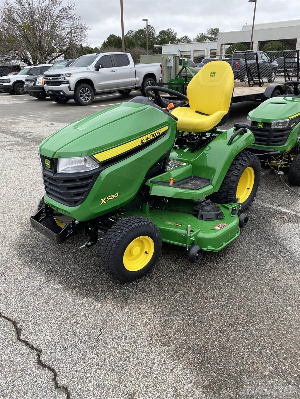 John Deere X580 Kompakt traktorok