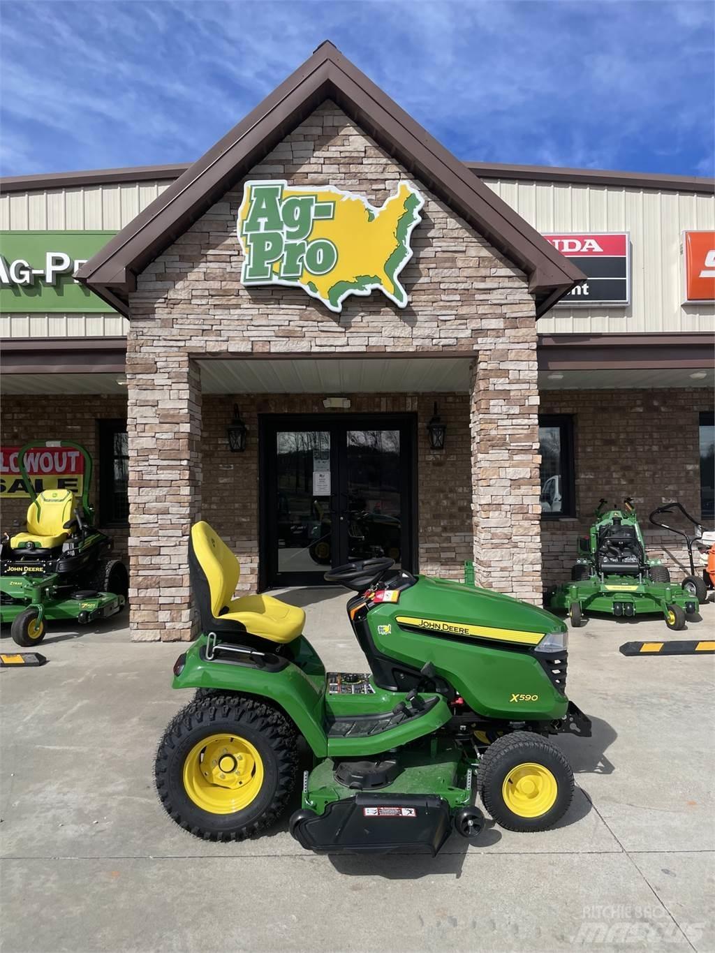 John Deere X590 Kompakt traktorok