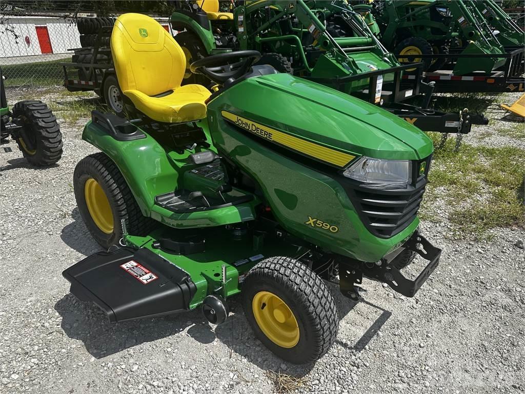 John Deere X590 Kompakt traktorok