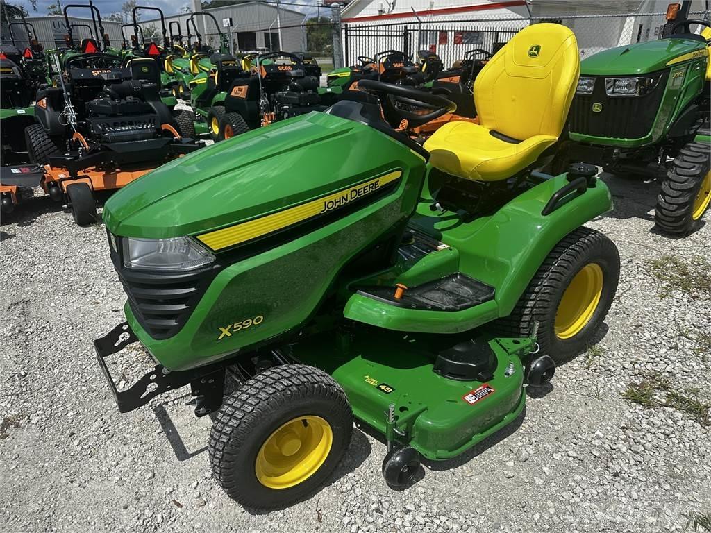 John Deere X590 Kompakt traktorok
