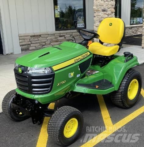 John Deere X730 Kompakt traktorok