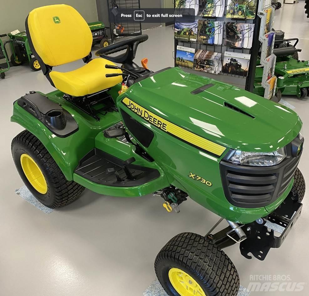 John Deere X730 Kompakt traktorok