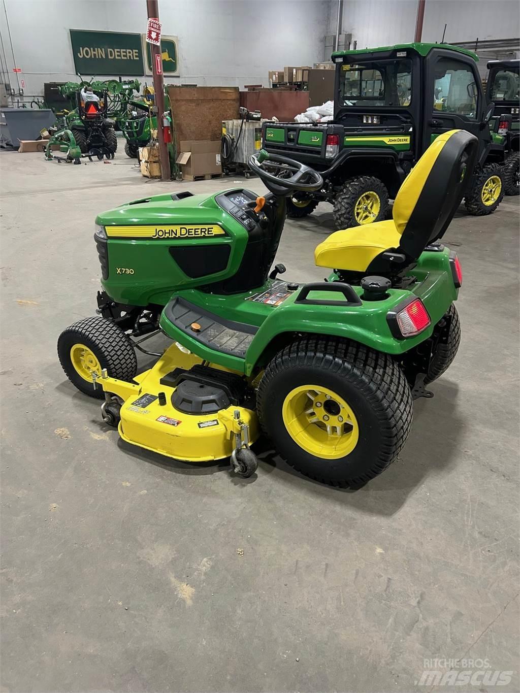 John Deere X730 Kompakt traktorok