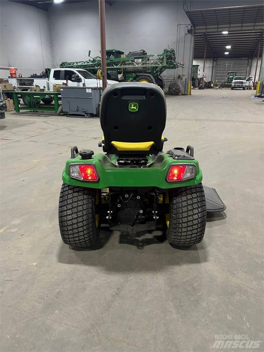 John Deere X730 Kompakt traktorok