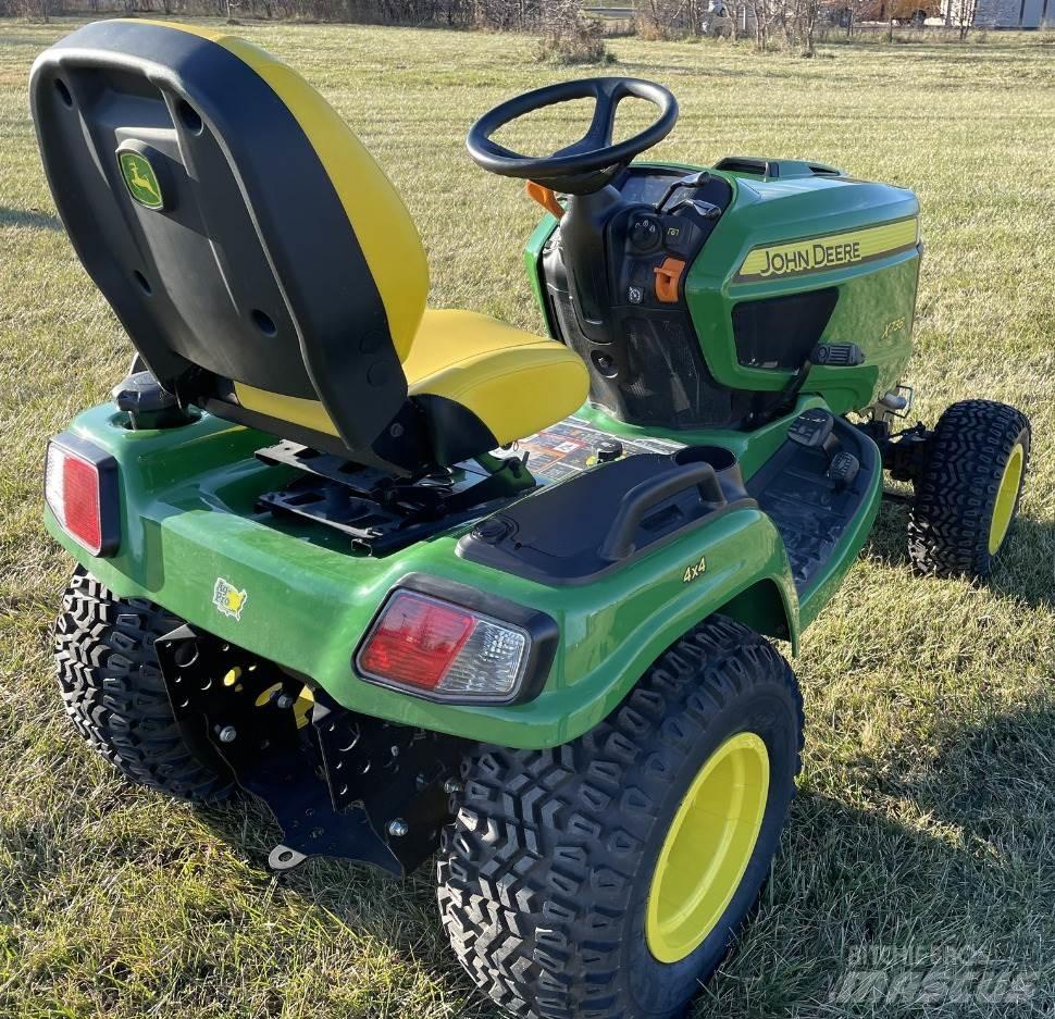 John Deere X738 Kompakt traktorok