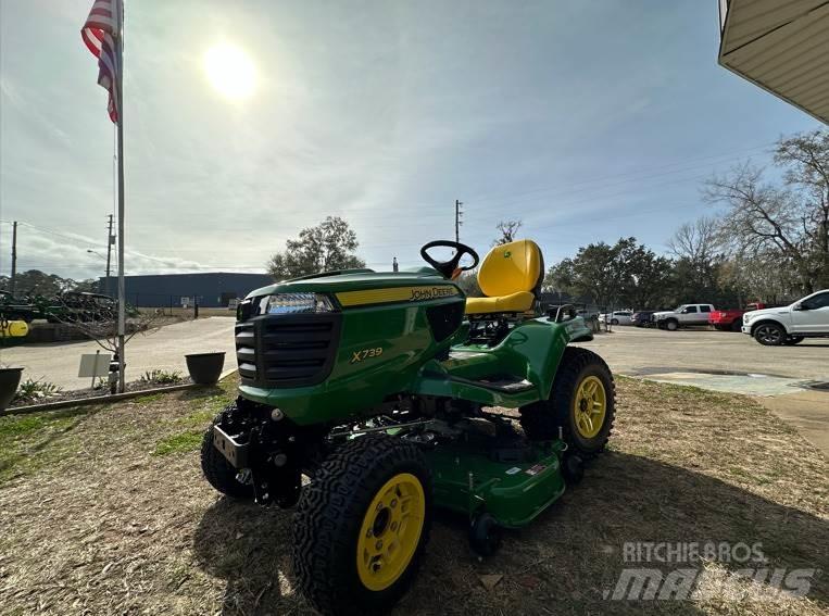 John Deere X739 Kompakt traktorok