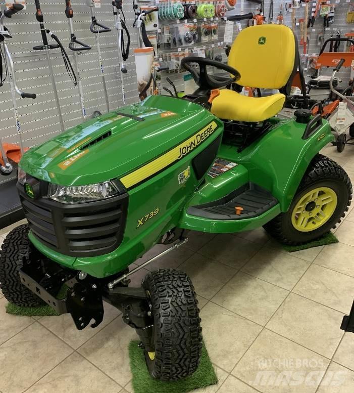 John Deere X739 Kompakt traktorok