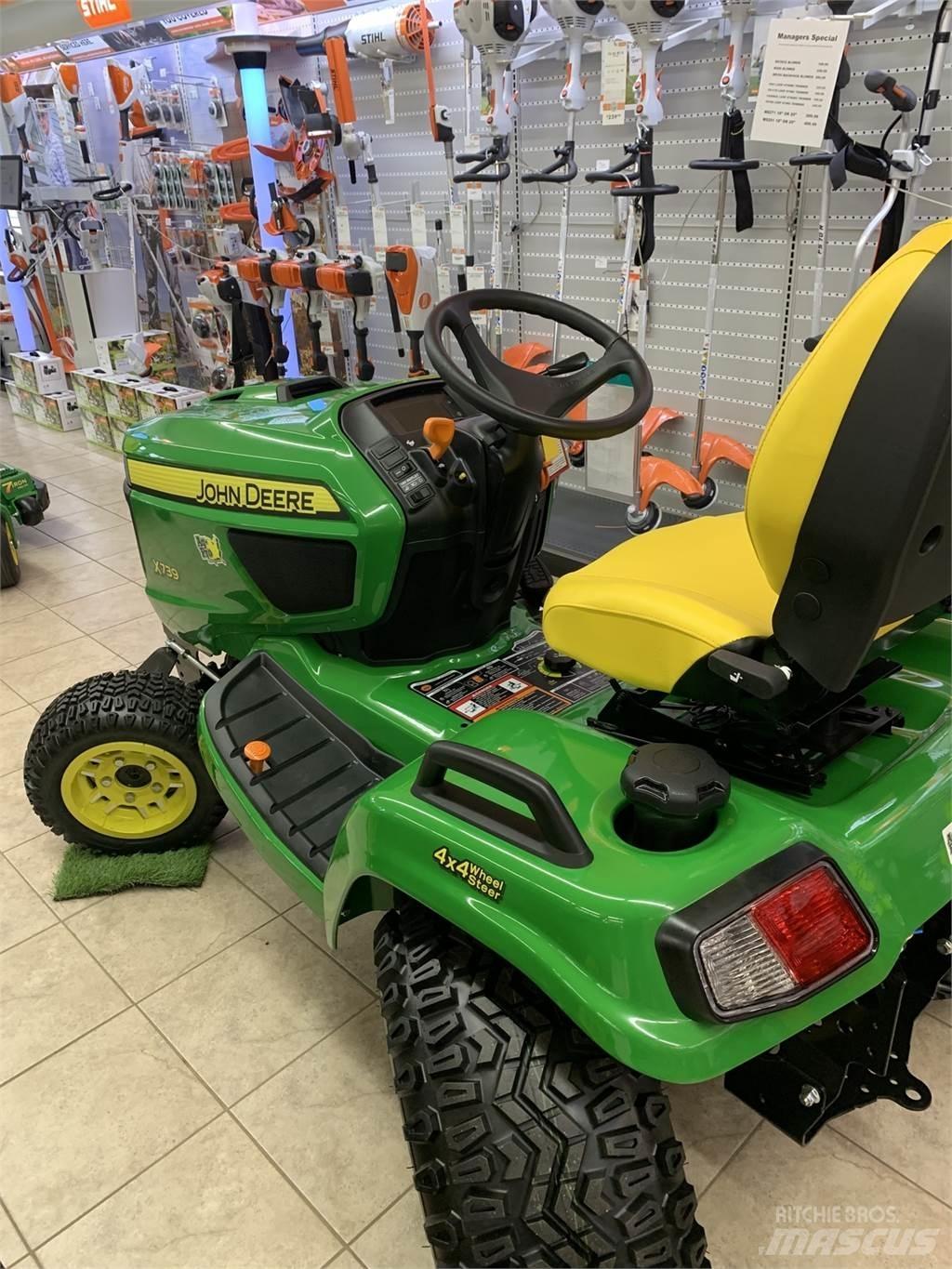 John Deere X739 Kompakt traktorok