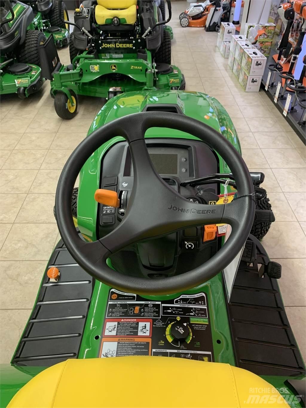 John Deere X739 Kompakt traktorok