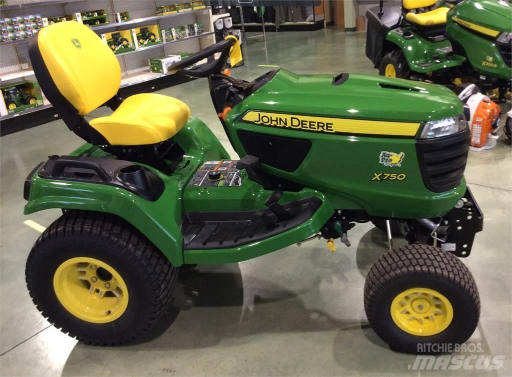 John Deere X750 Kompakt traktorok