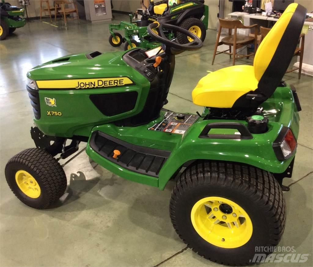 John Deere X750 Kompakt traktorok
