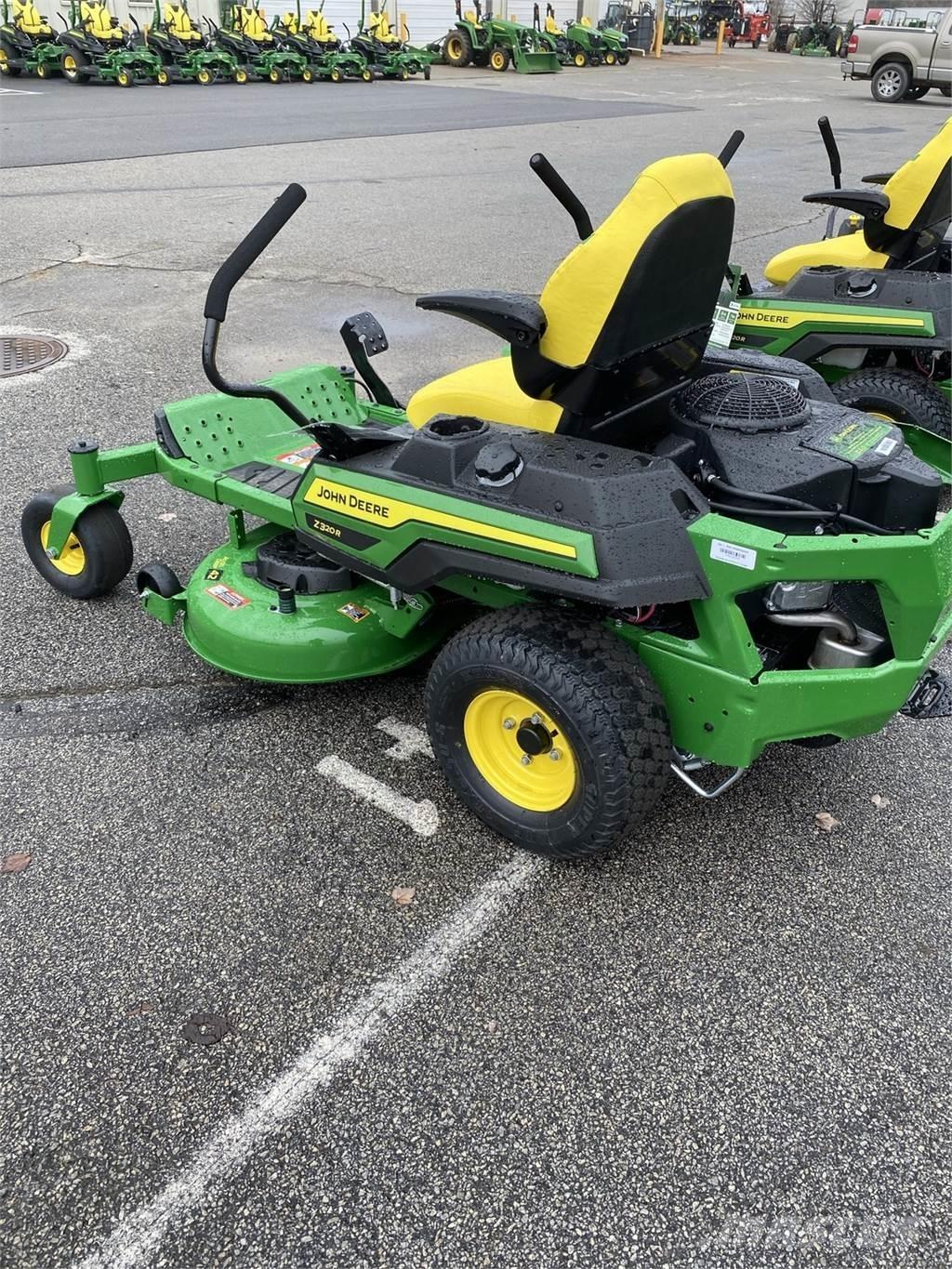 John Deere Z320R Nulla fordulósugarú fűnyírók