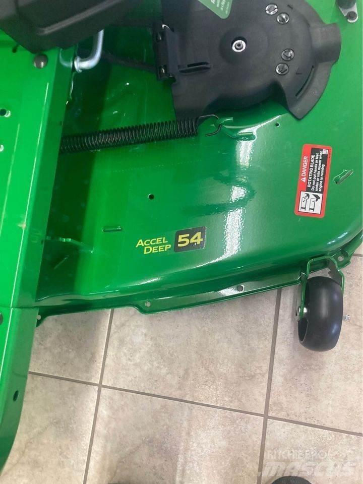 John Deere Z325E Nulla fordulósugarú fűnyírók