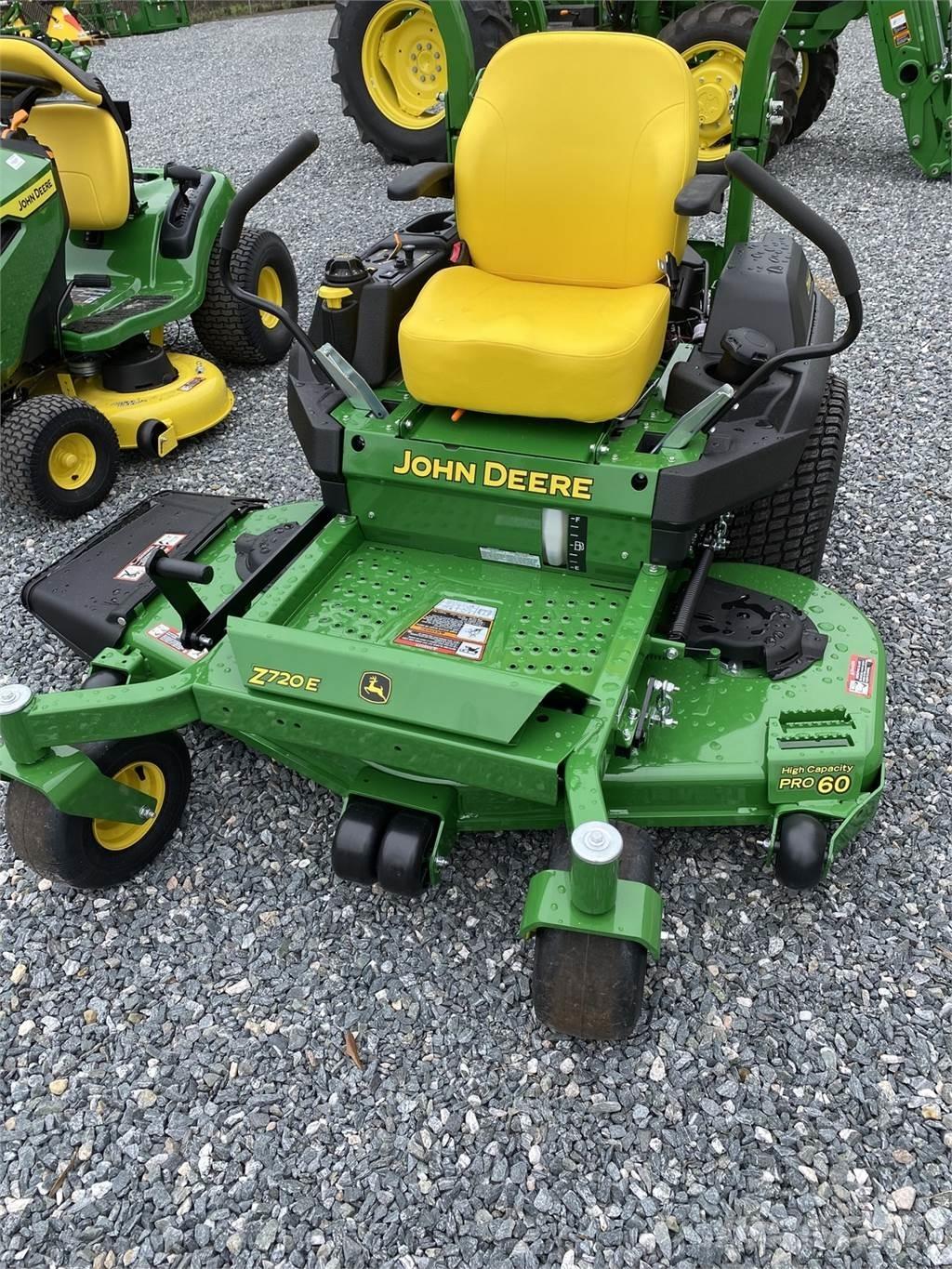 John Deere Z720E Nulla fordulósugarú fűnyírók