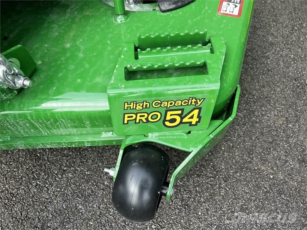 John Deere Z720E Nulla fordulósugarú fűnyírók