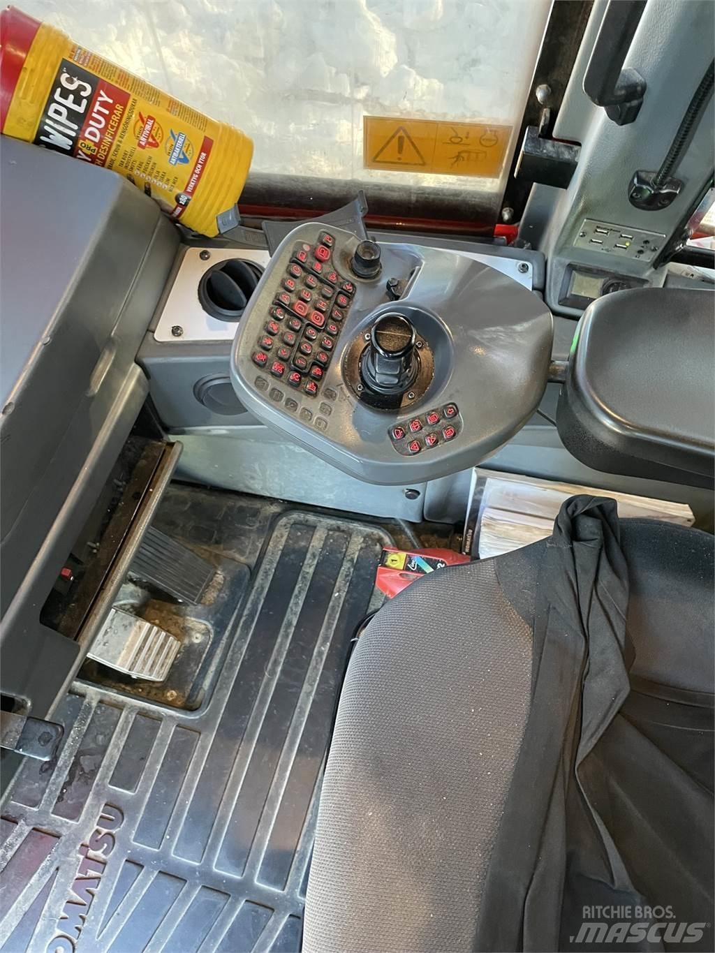 Komatsu 895 Kihordók