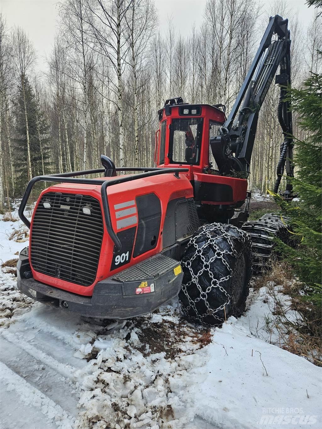 Komatsu 901 Betakarítók