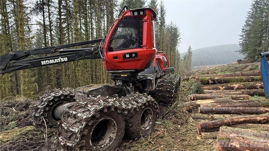 Komatsu 931XC Betakarítók