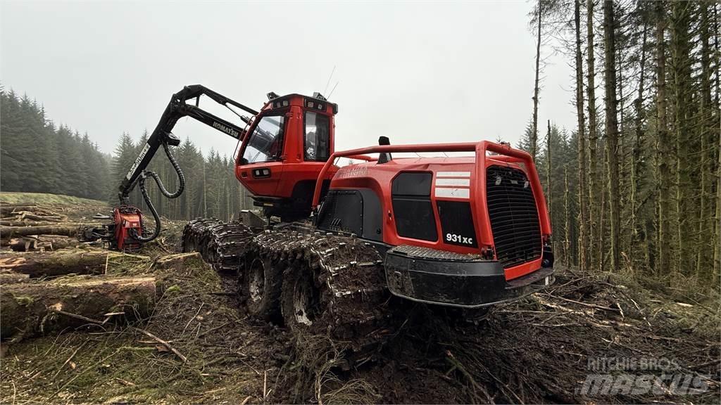 Komatsu 931XC Betakarítók