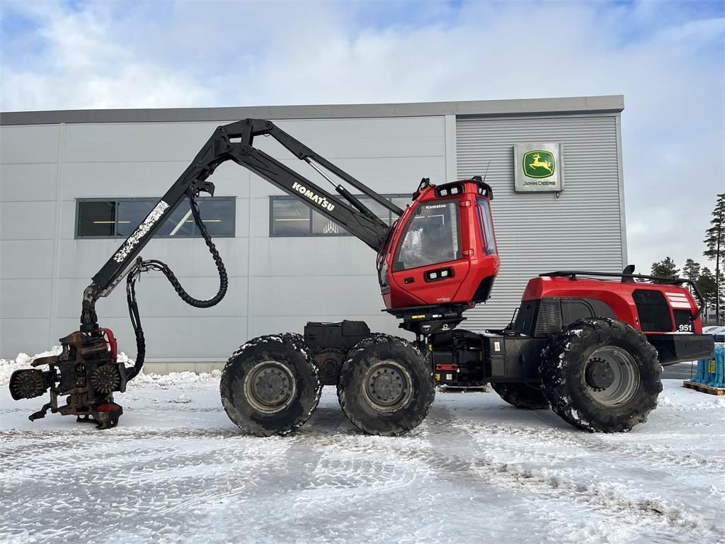 Komatsu 951 Betakarítók