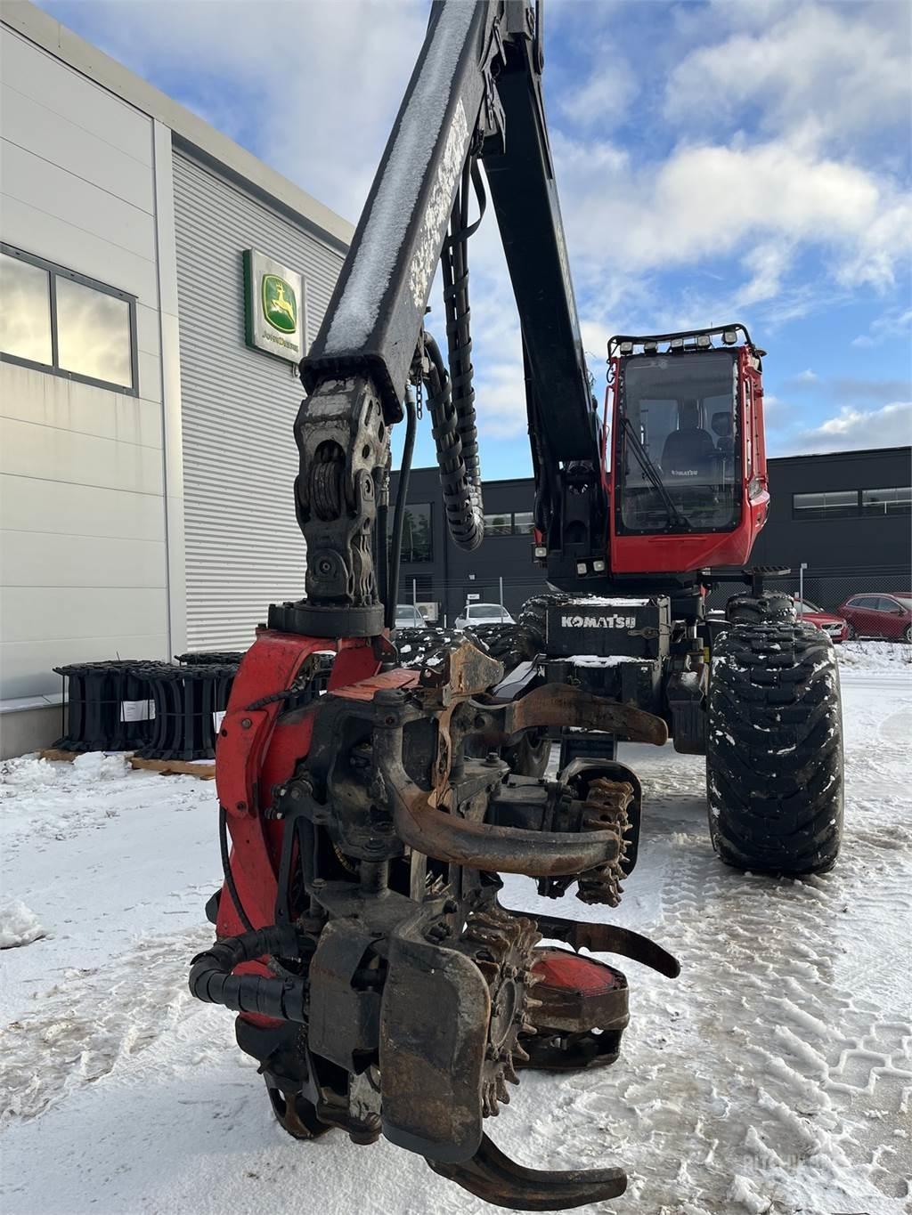 Komatsu 951 Betakarítók