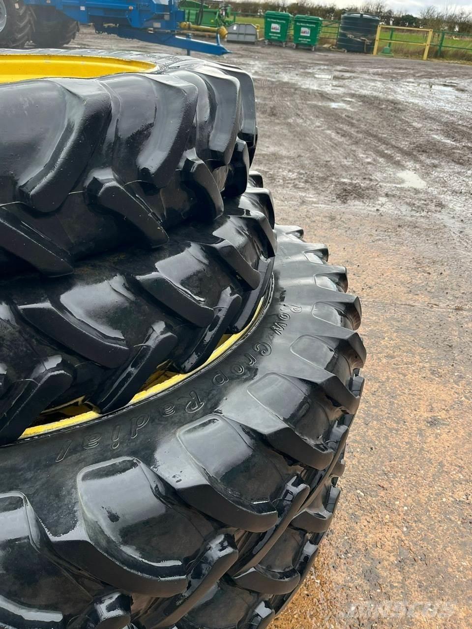  Row Crop Wheels Gumiabroncsok, kerekek és felnik
