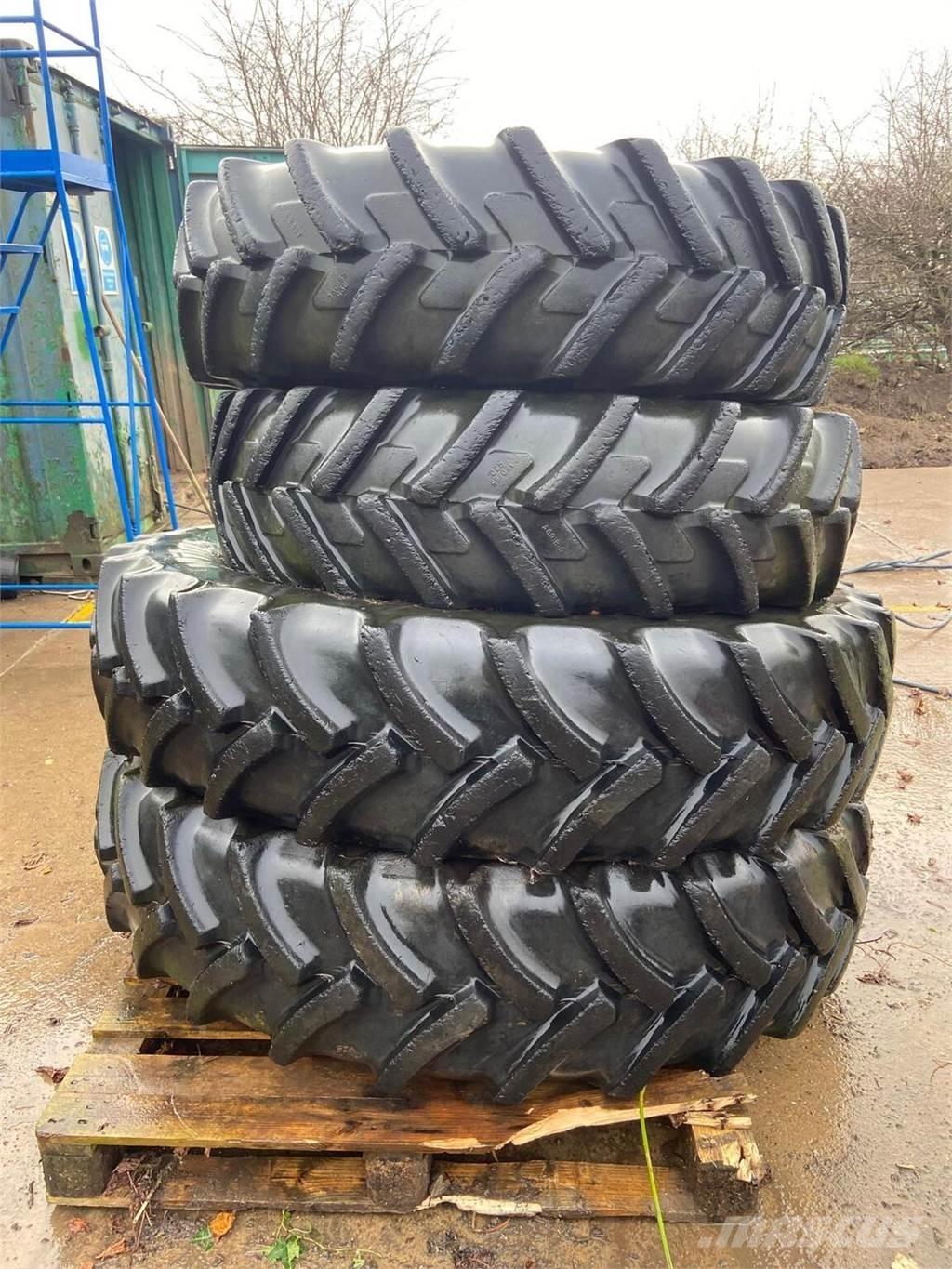  Row Crop Wheels Gumiabroncsok, kerekek és felnik