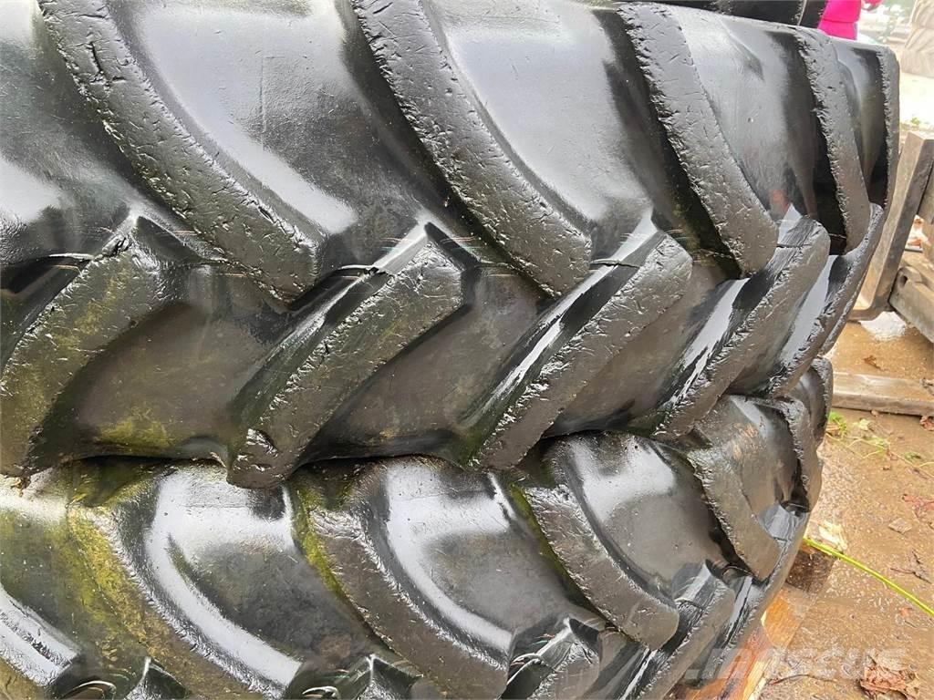  Row Crop Wheels Gumiabroncsok, kerekek és felnik