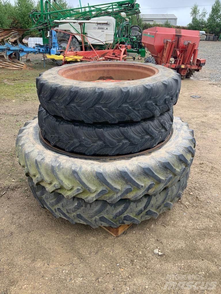  Row Crop Wheels Gumiabroncsok, kerekek és felnik