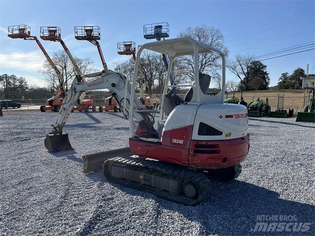 Takeuchi TB240 Mini kotrók < 7t