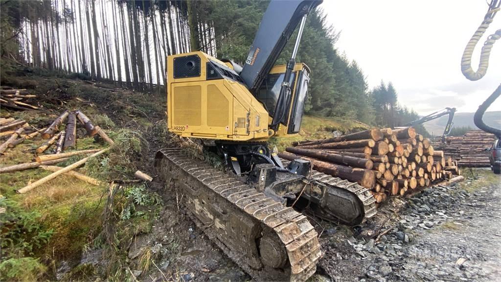 Tigercat 822 Betakarítók