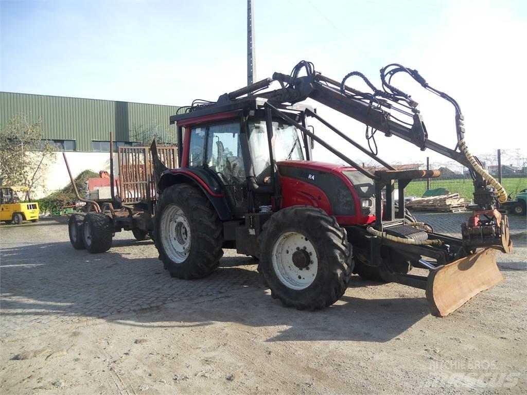 Valtra N121 Daruk és rakodók