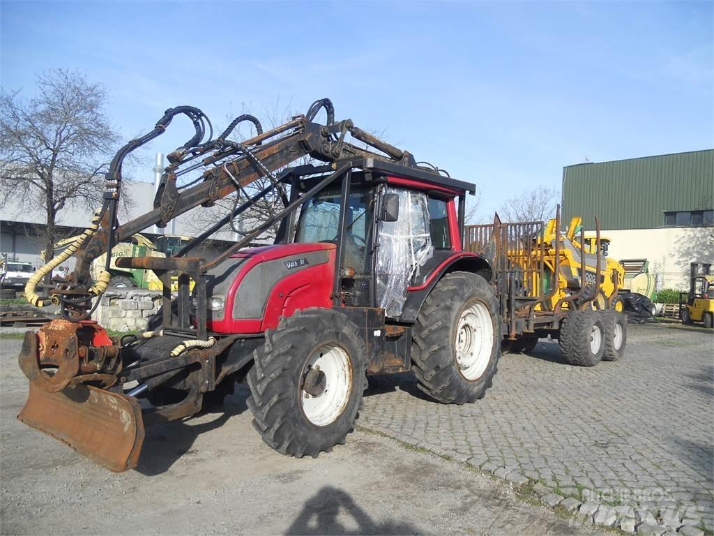 Valtra N121 Daruk és rakodók