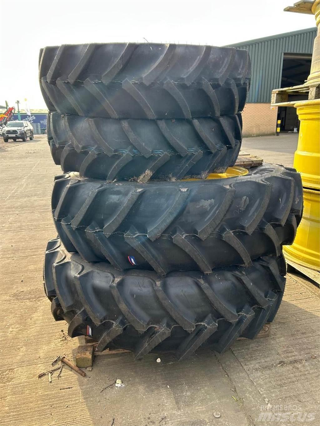  Wheels & tyres Gumiabroncsok, kerekek és felnik