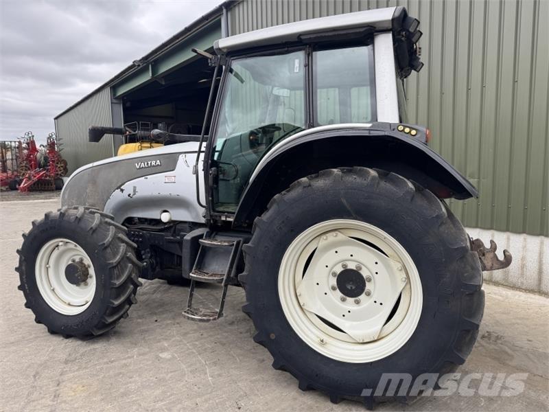 Valtra T 121 Traktorok