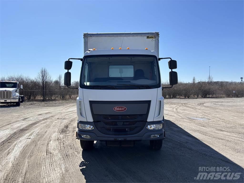 Peterbilt 220 Dobozos teherautók
